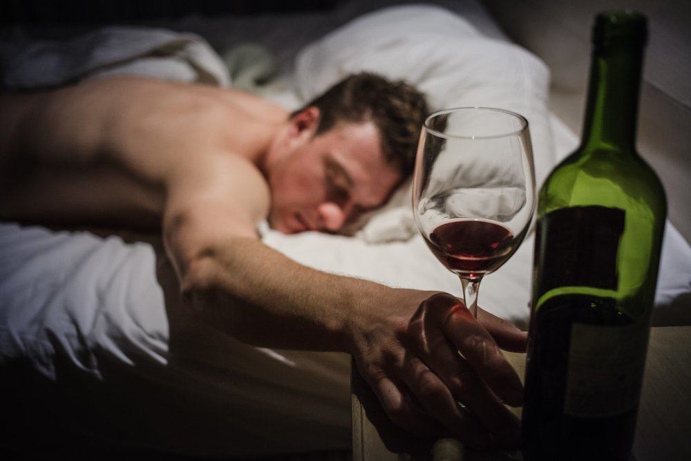 알코올: 수면을 진정시키거나 방해합니까?